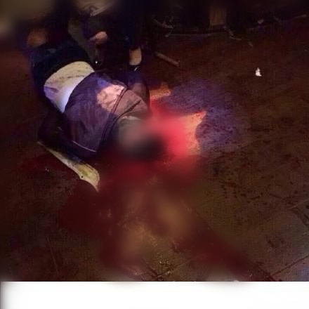 [监控视频截图]上海浦东惠南镇酒吧爱心bar群殴砍人 男子脑袋被砍