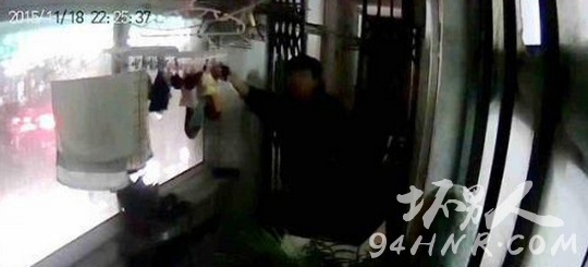 妙龄女身亡内衣裤坠亡_2018偷女内衣裤视频(2)